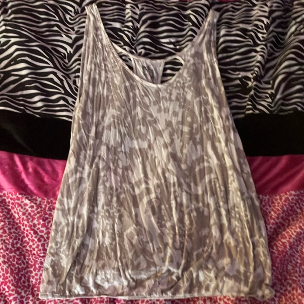 Printed tank with back cut out large, flowy and thin